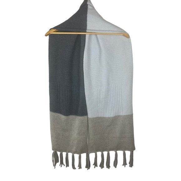 Vince Camuto Wool Blend Scarf One Size Gray Blue Fringe Soft Warm Designer - Picture 3 of 6